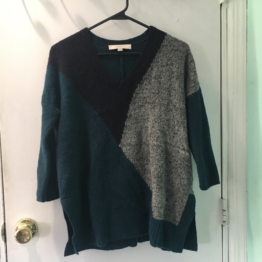 LAST CHANCE. DONATING. LOFT Petite Sweater